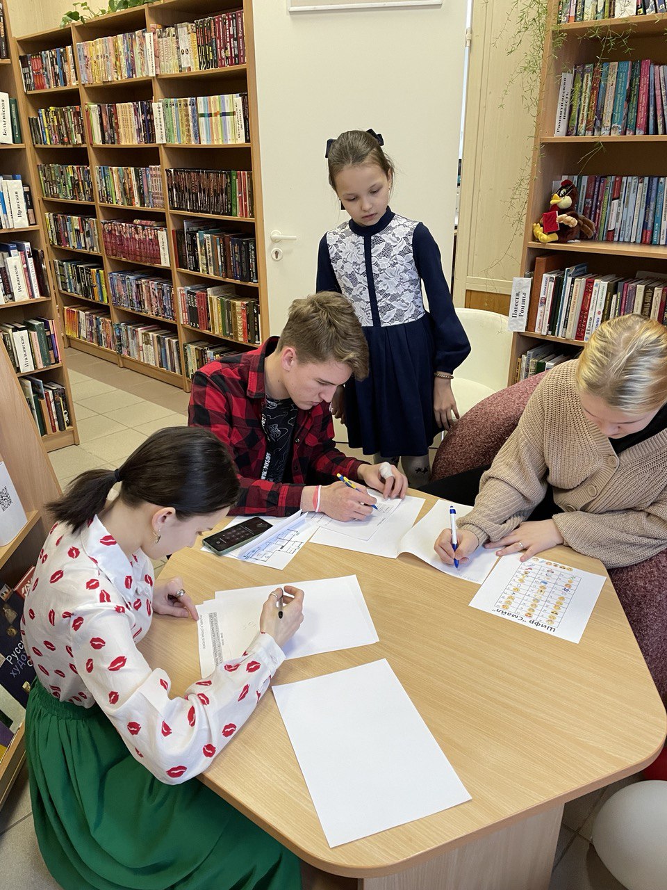 МБКПУ Печенгское МБО центральная библиотека подростки решают задачу