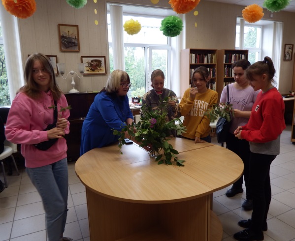 Праздник Ивана Купала в Центральной библиотеке Никелятравы и цветы